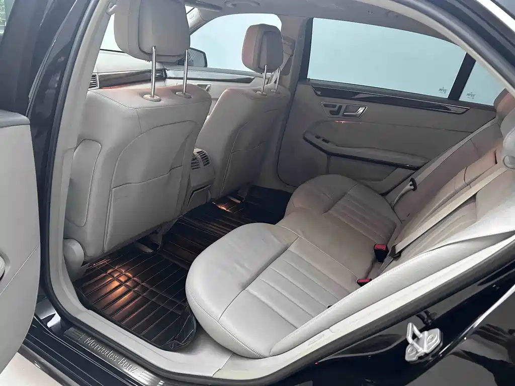 Mercedes-Benz E-Class 2013 — фото 14