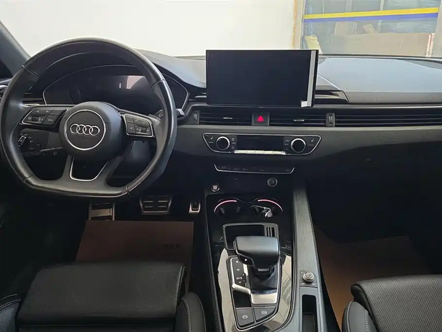 Audi A4L 2023 — фото 12