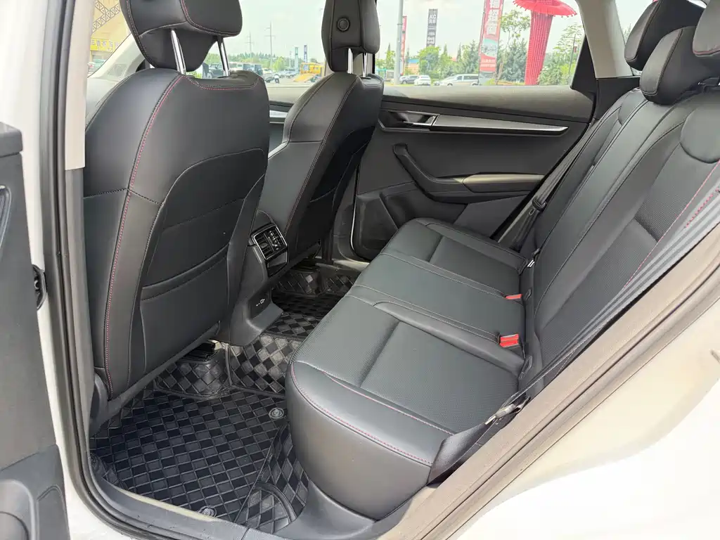 Skoda Karoq 2022 — фото 9