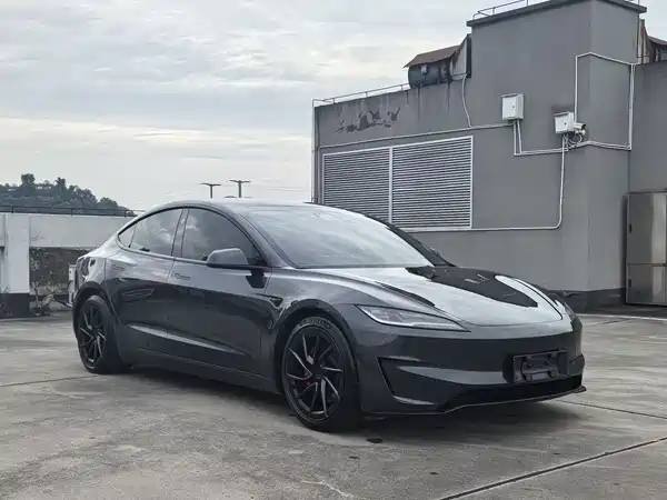 Tesla Model 3 2024