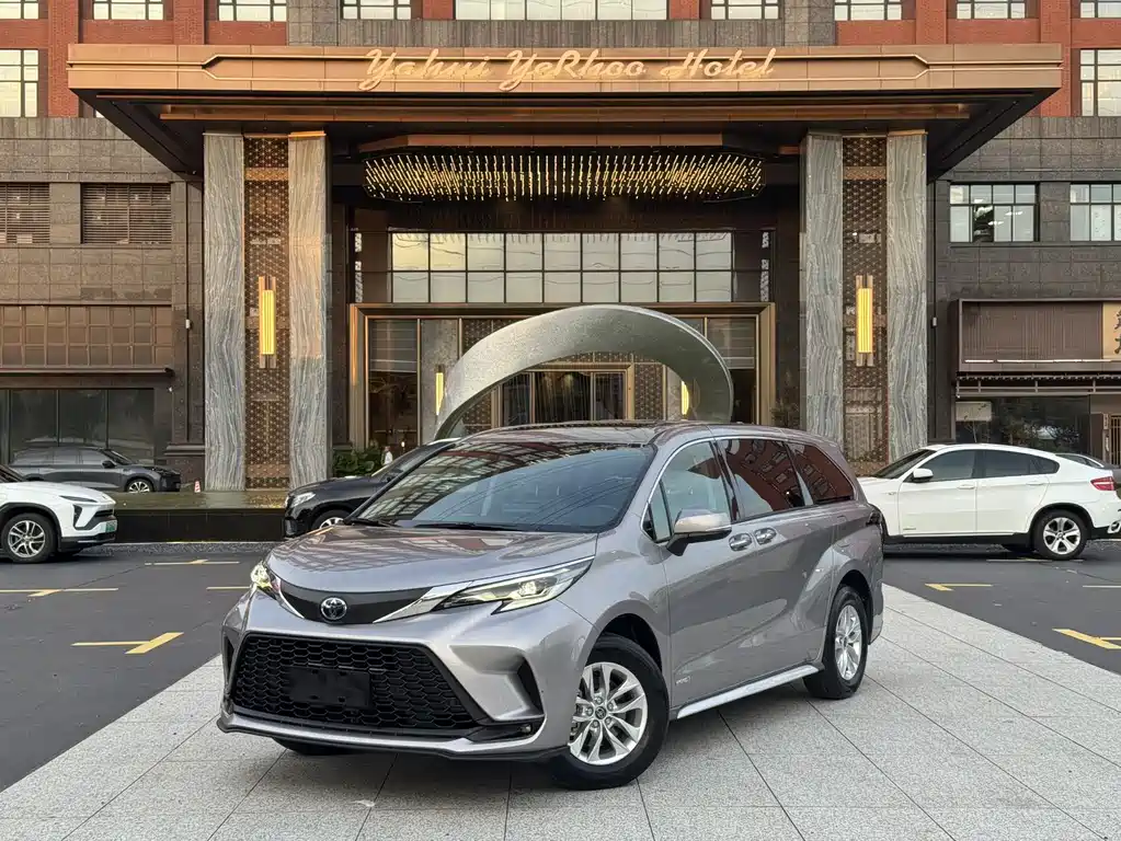 Toyota Granvia 2024