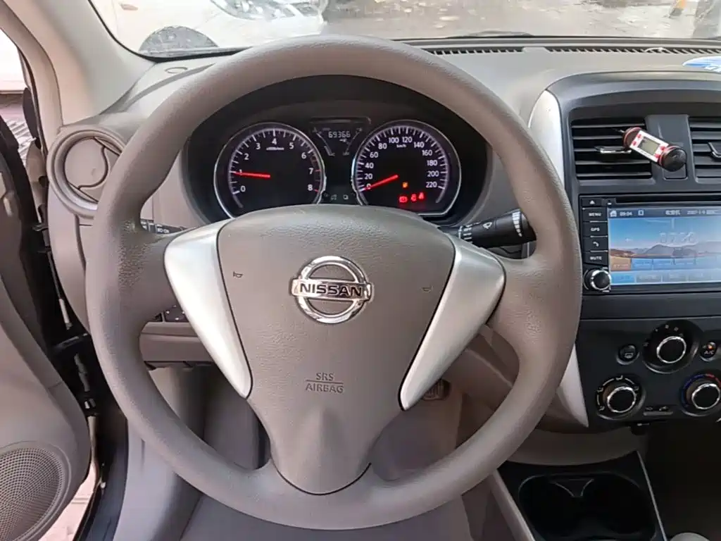 Nissan Sunny 2015 — фото 11