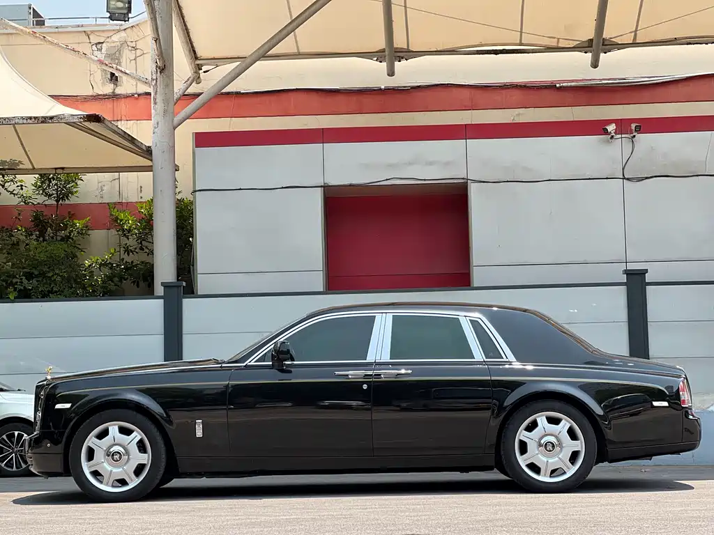 Rolls-Royce Phantom 2015 — фото 7