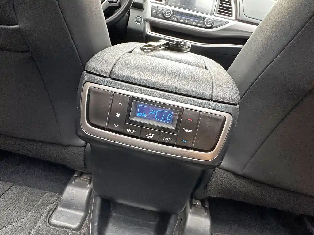 Toyota Highlander 2021 — фото 19
