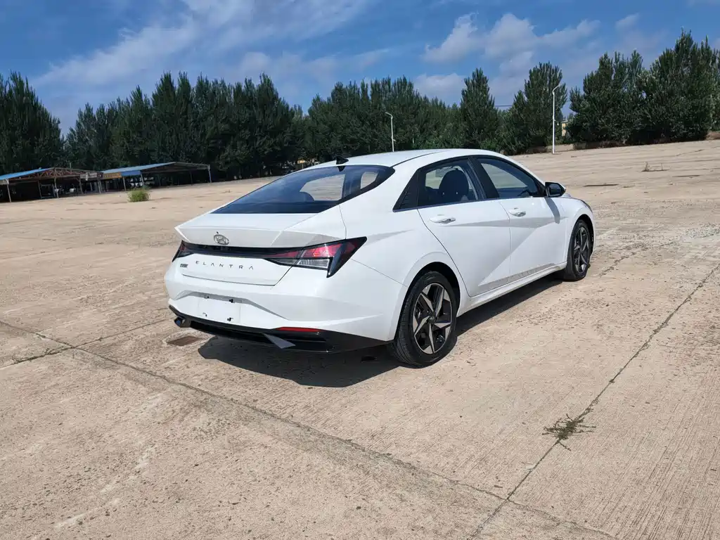 Hyundai Elantra 2022 — фото 4