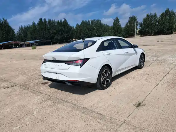 Hyundai Elantra 2022