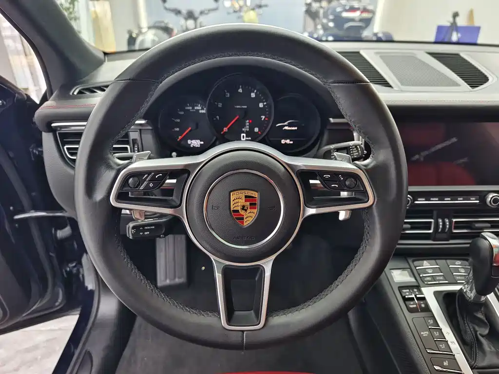 Porsche Macan 2020 — фото 10