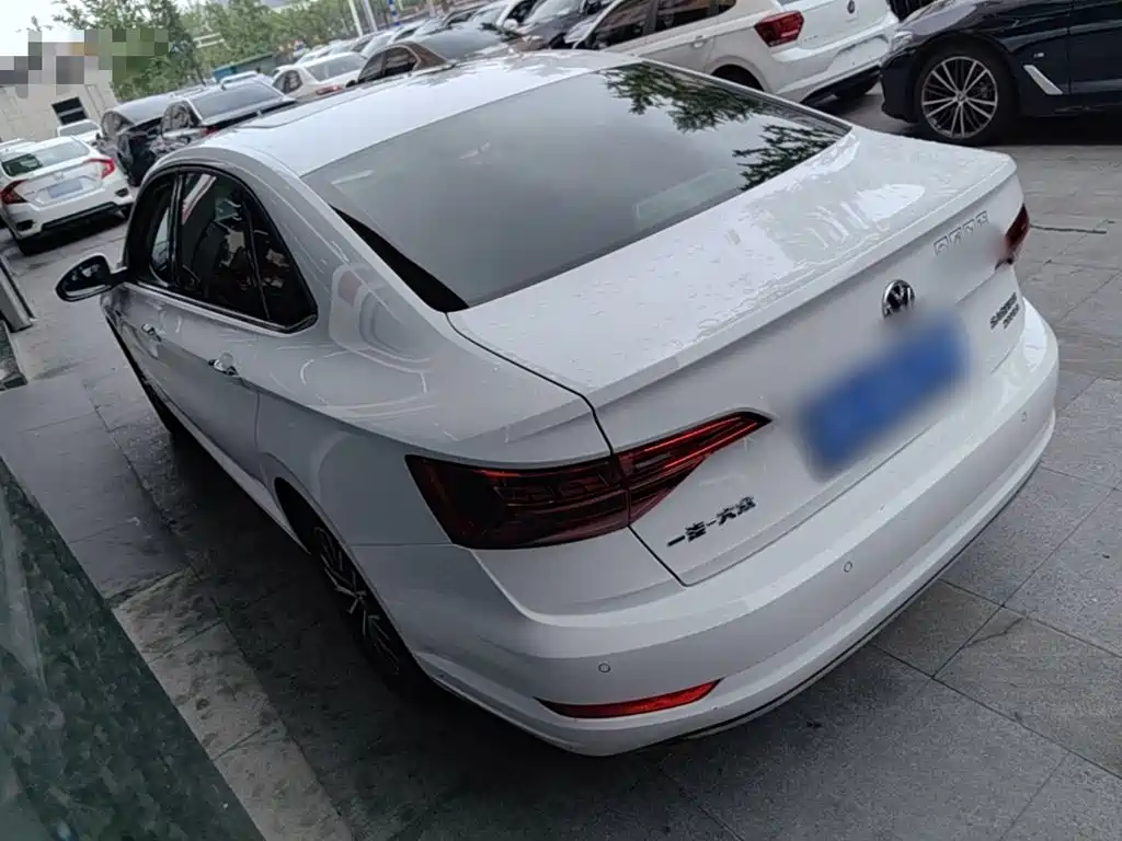 Volkswagen Sagitar 2020