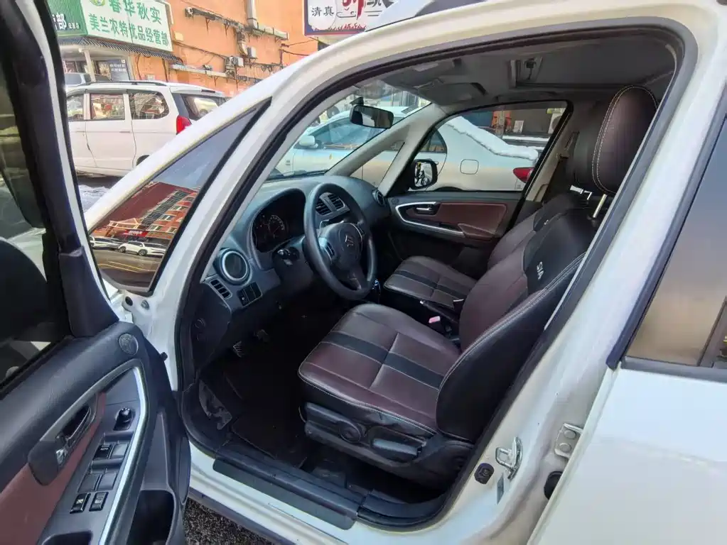 Suzuki SX4 2015 — фото 8
