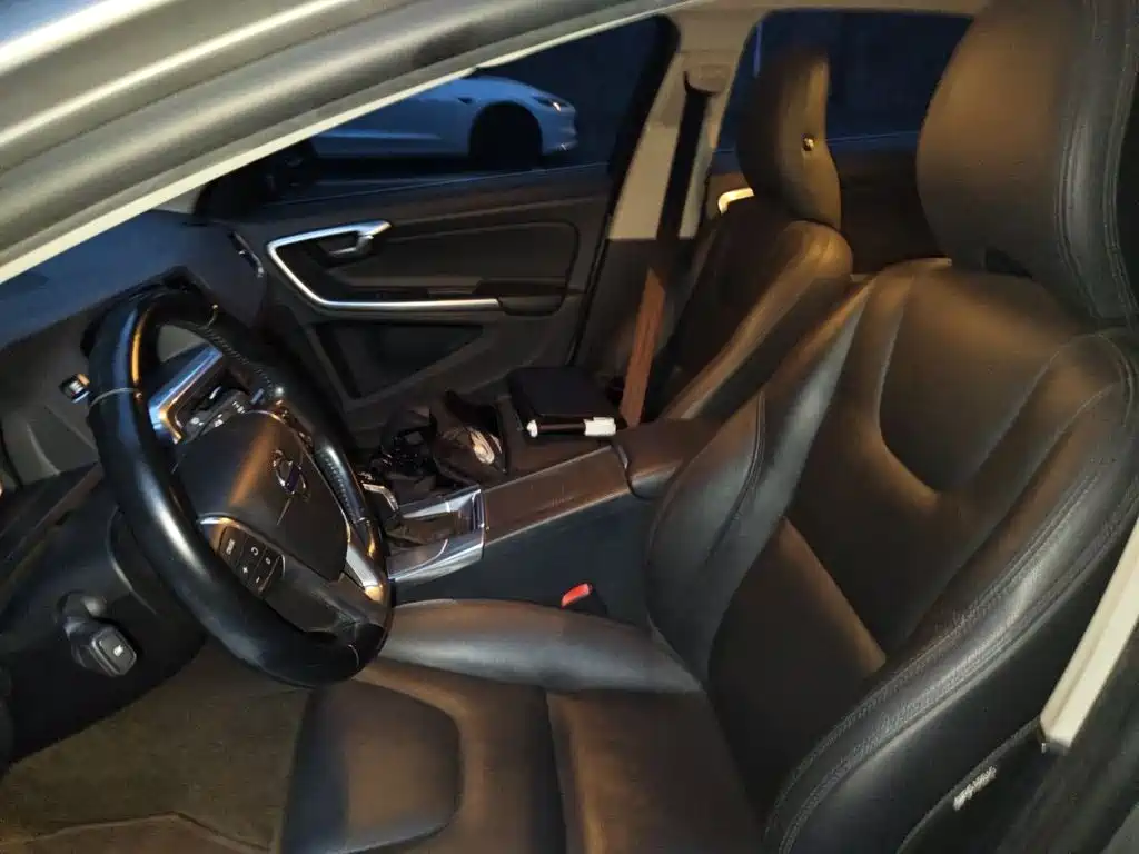 Volvo S60 2015 — фото 16