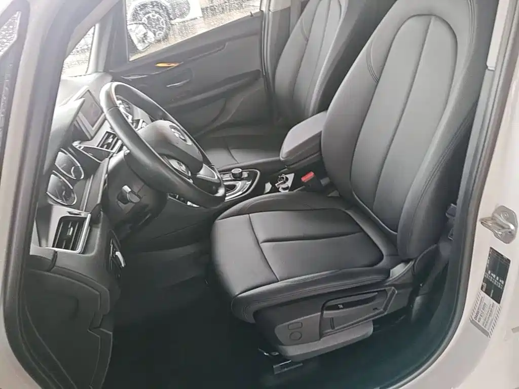 BMW 2 Series Active Tourer 2018 — фото 15