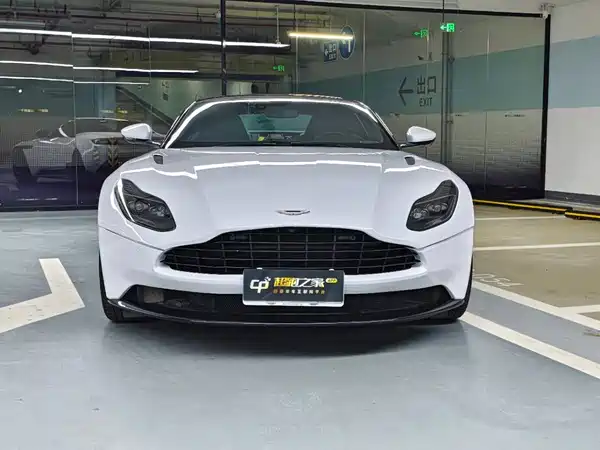 Aston Martin DB11 2018