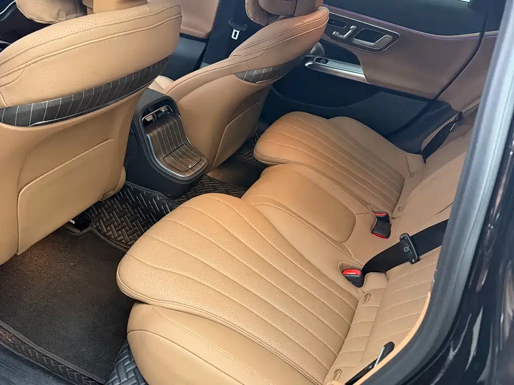 Mercedes-Benz E-Class 2024