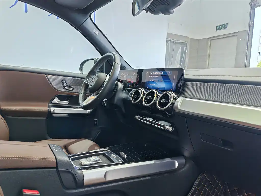 Mercedes-Benz GLB 2024 — фото 15