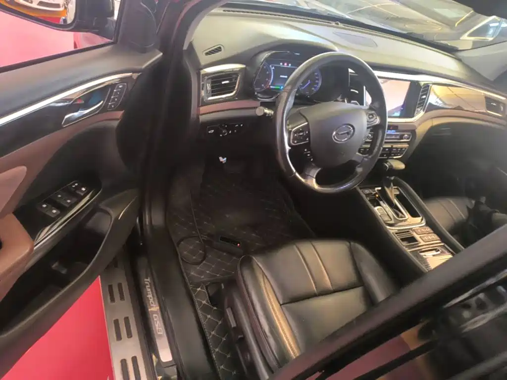 GAC Trumpchi GS8 2017 — фото 16