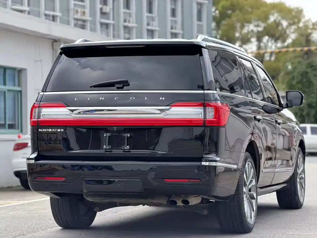 Lincoln Navigator 2018 — фото 9