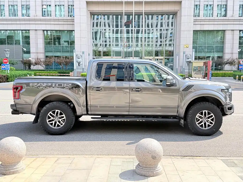 Ford F-150 Raptor 2018 — фото 12