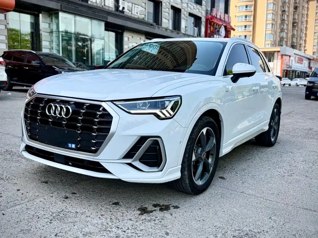 Audi Q3 2022 — фото 1