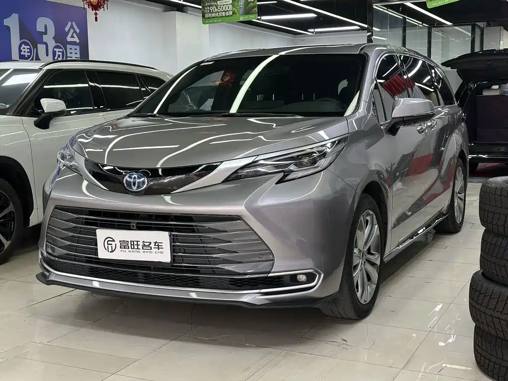 Toyota Sienna 2023 — фото 1