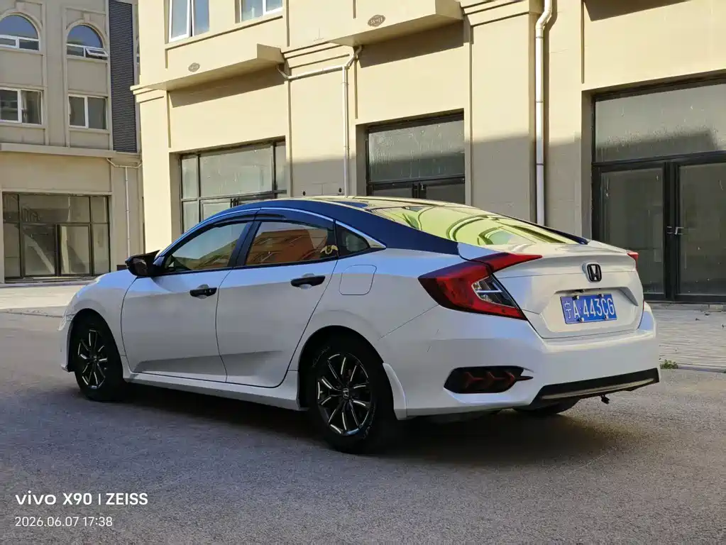 Honda Civic 2019 — фото 9