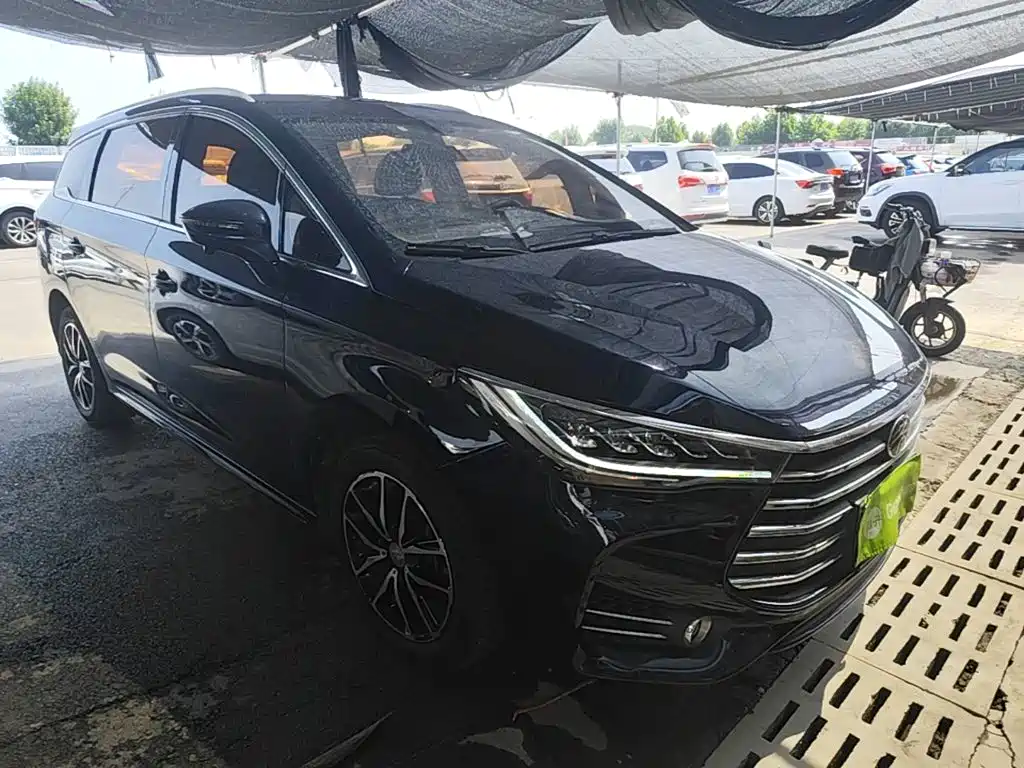 BYD MAX 2018