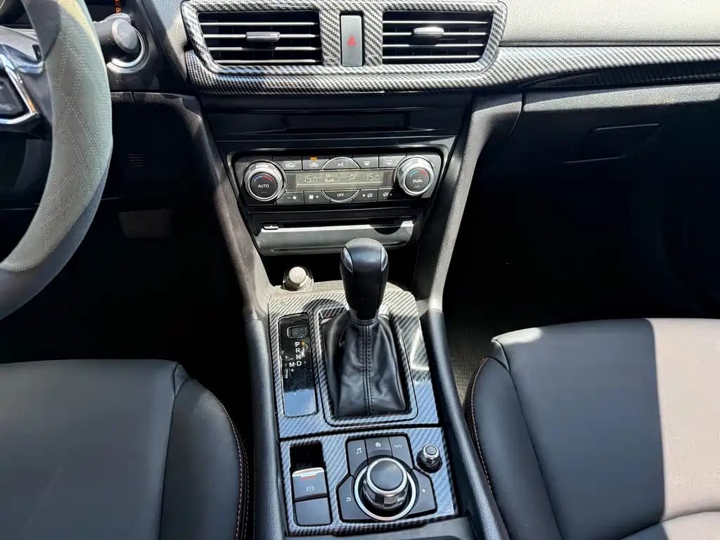 Mazda 3 Axela 2019 — фото 10