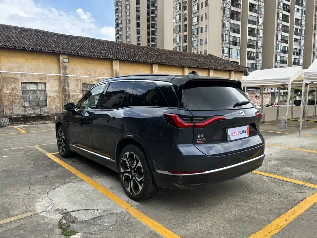 NIO ES8 2022
