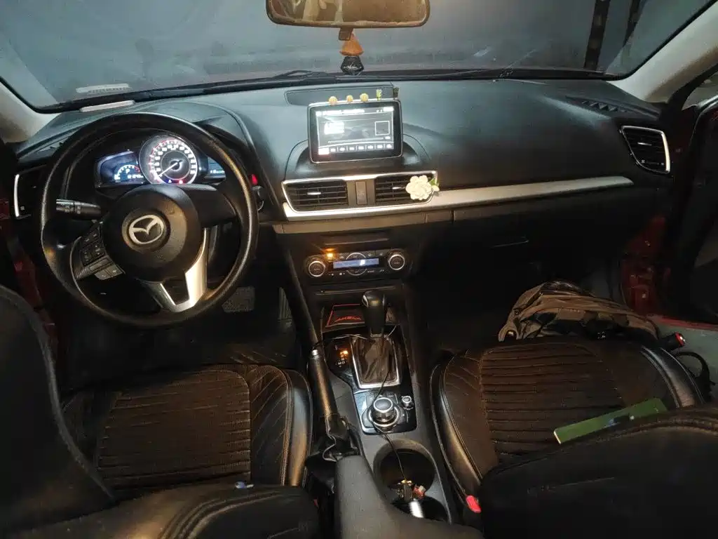 Mazda 3 Axela 2016 — фото 10