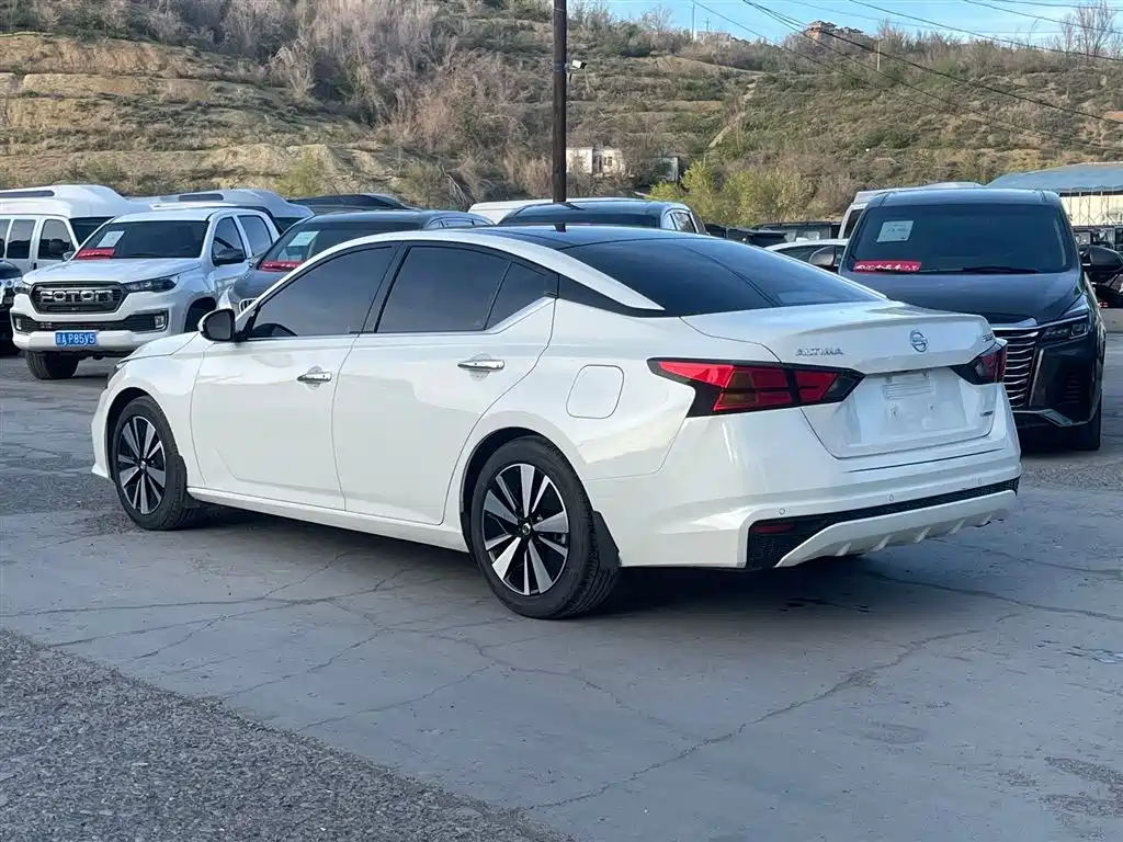 Nissan Teana 2022