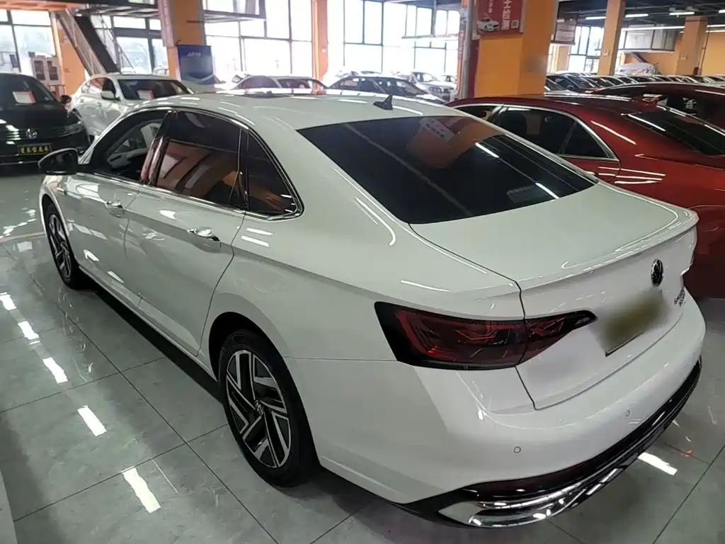 Volkswagen Sagitar 2023