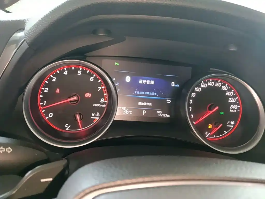 Toyota Camry 2018 — фото 12