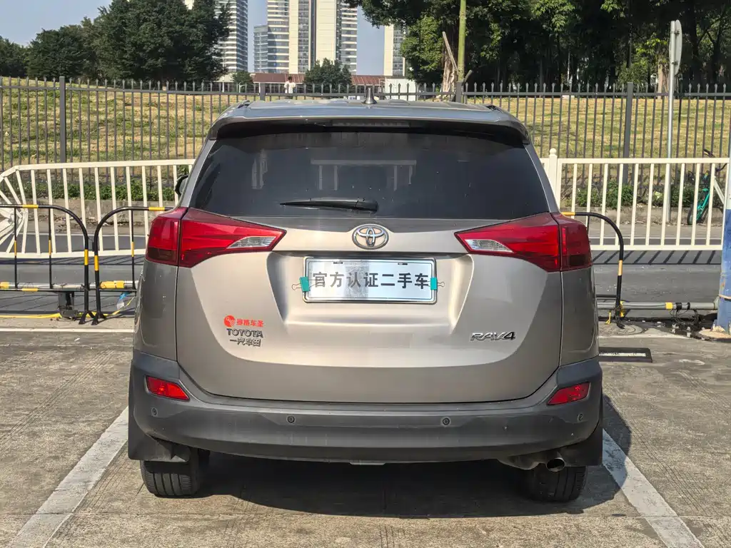 Toyota RAV4 2016 — фото 15
