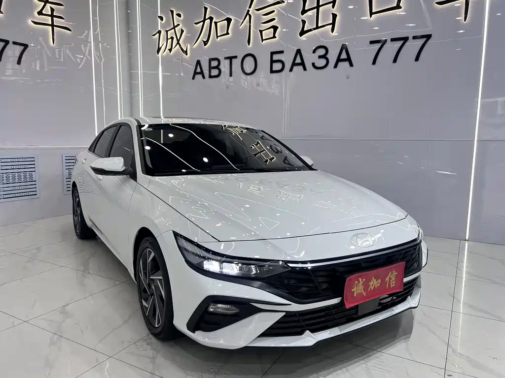 Hyundai Elantra 2023