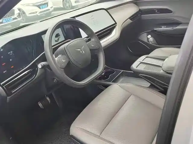 Hongqi EH7 2025