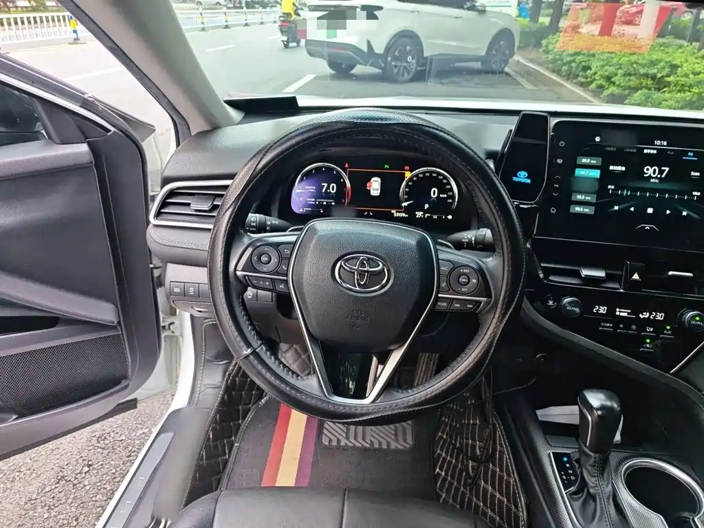 Toyota Camry 2021 — фото 3
