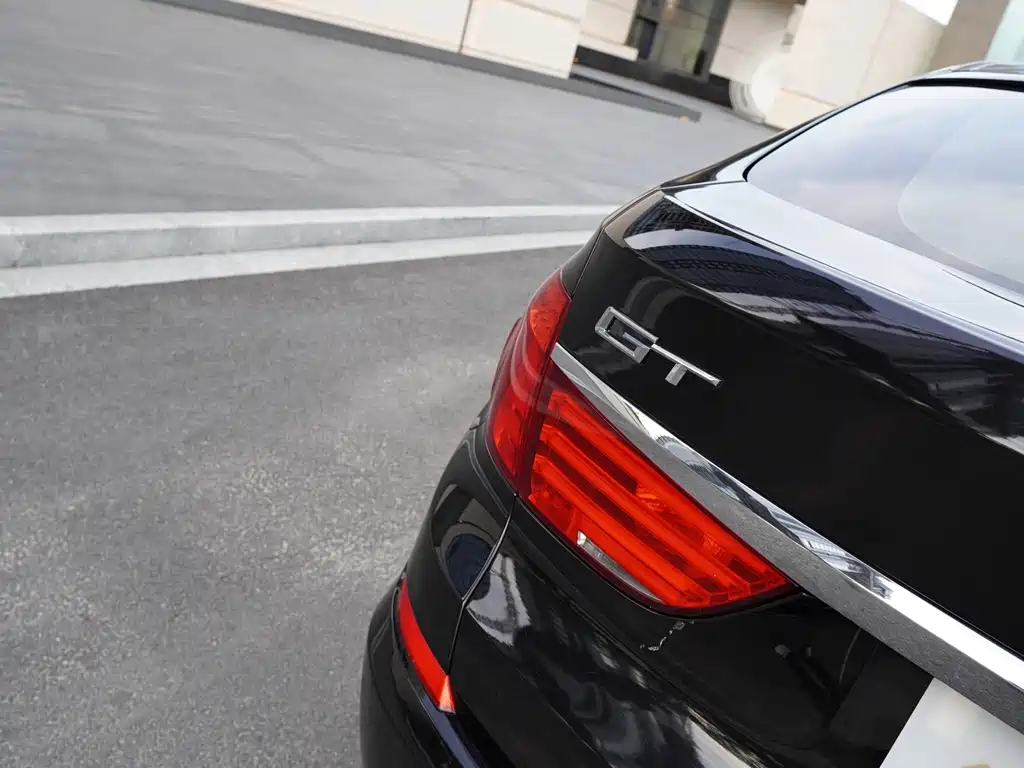BMW 5 Series GT 2013 — фото 25