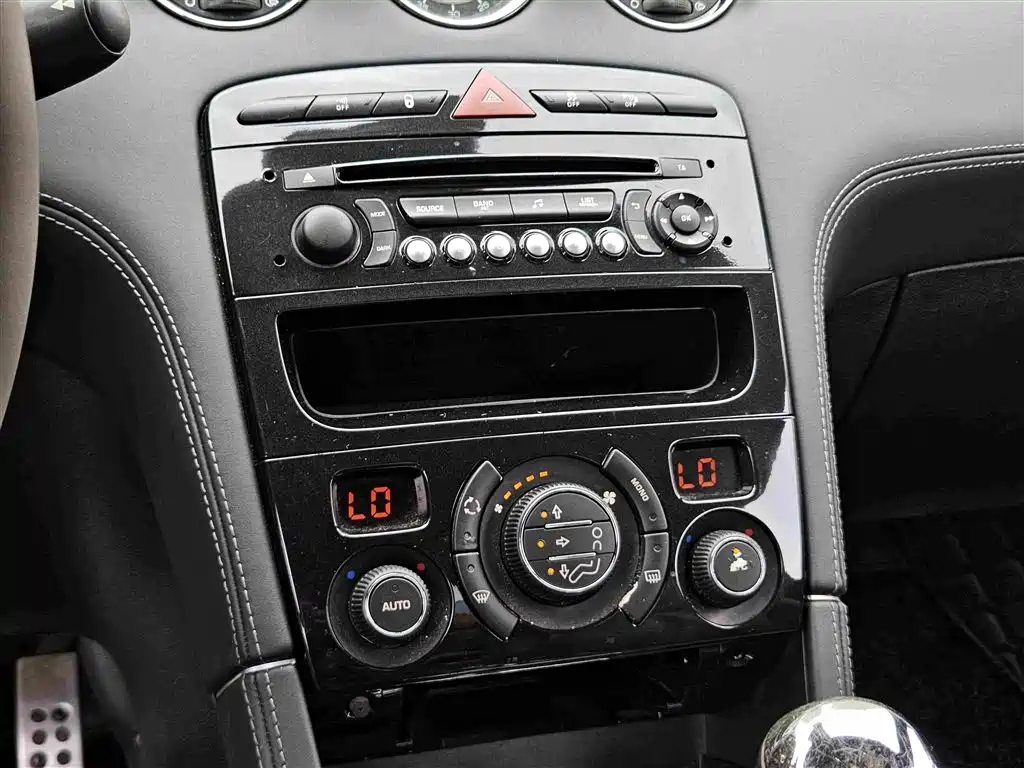 Peugeot RCZ 2018 — фото 19