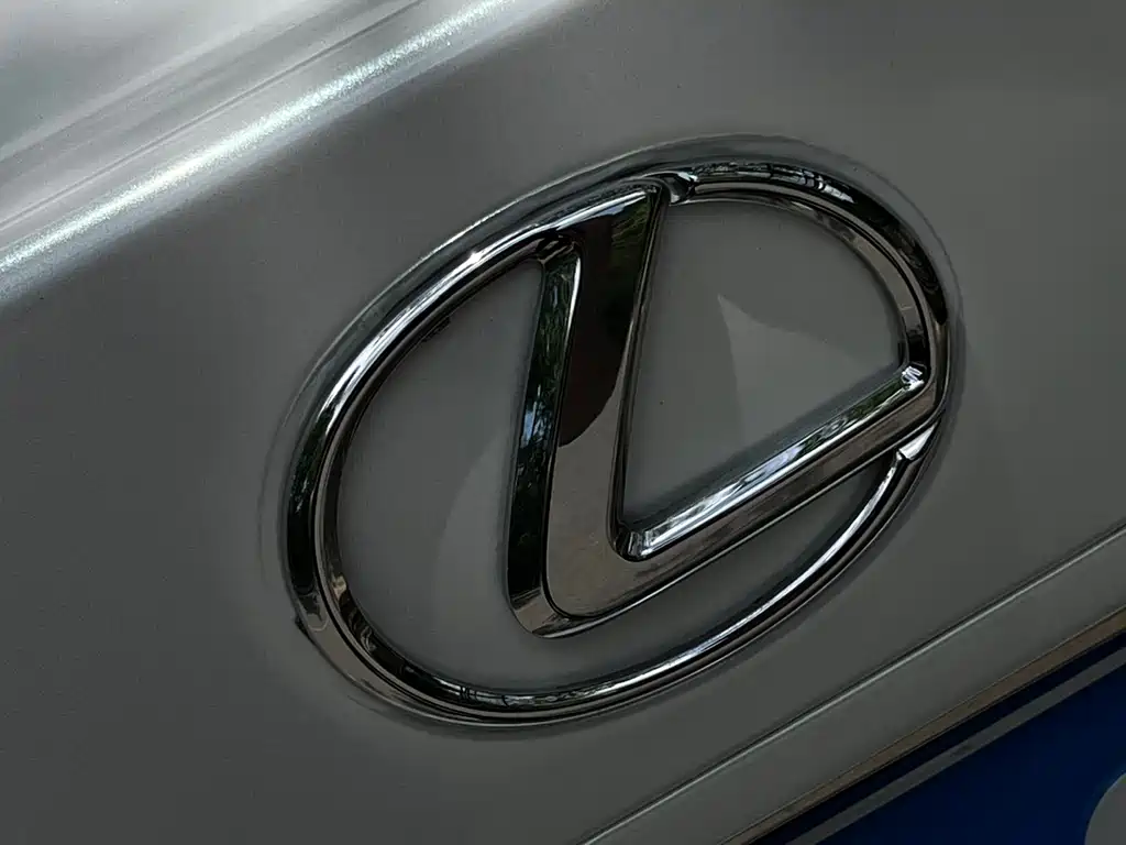 Lexus IS 2009 — фото 17