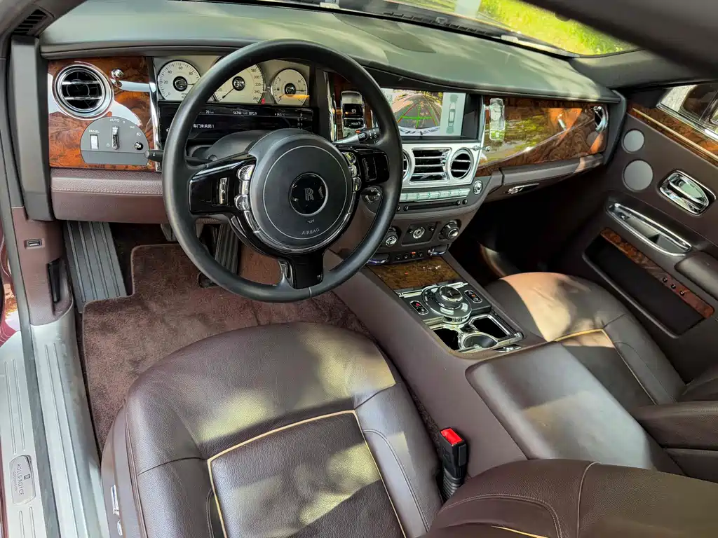 Rolls-Royce Ghost 2015 — фото 10