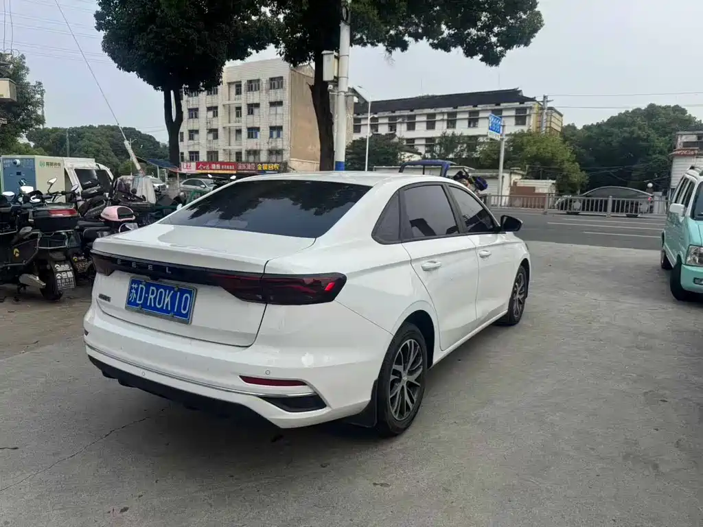 Geely Emgrand 2024
