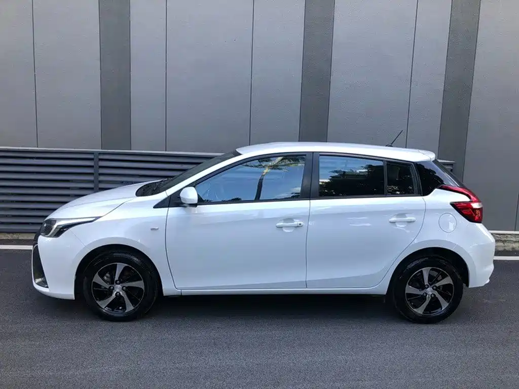 Toyota Yaris L 2018 — фото 11