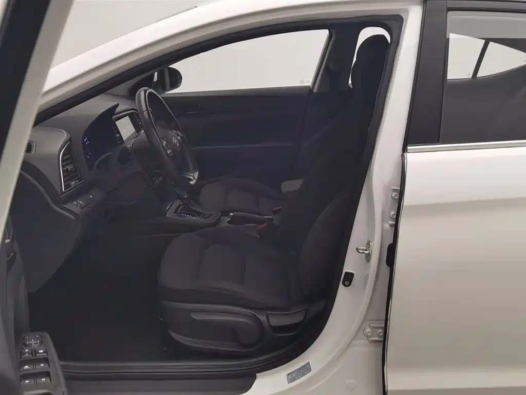 Hyundai Elantra 2019 — фото 10