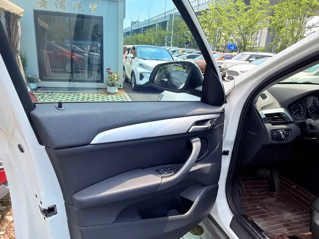 BMW X1 2017 — фото 11