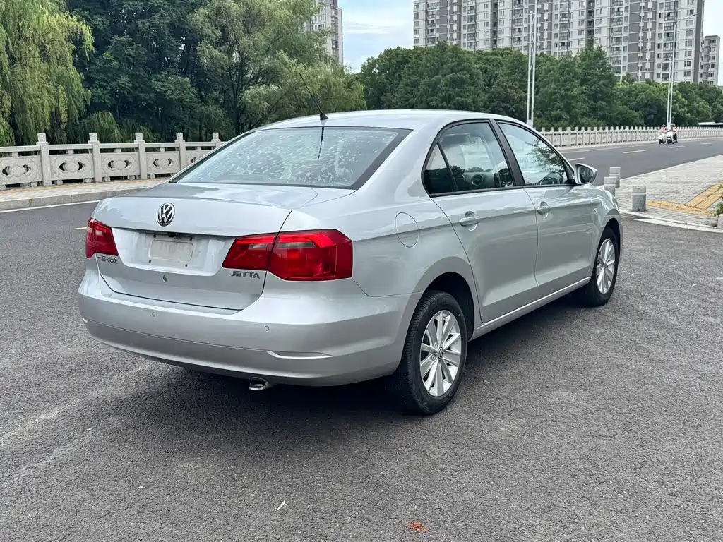 Volkswagen Jetta 2015 — фото 16