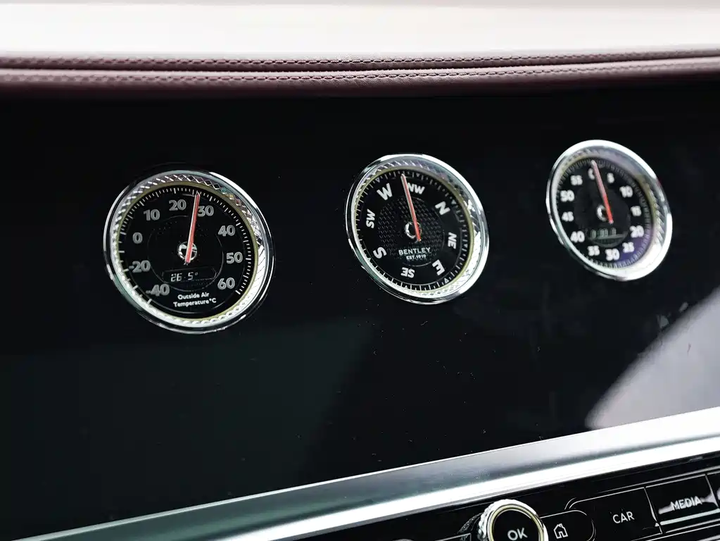 Bentley Flying Spur 2020 — фото 18