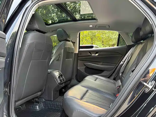 Volkswagen Passat 2024