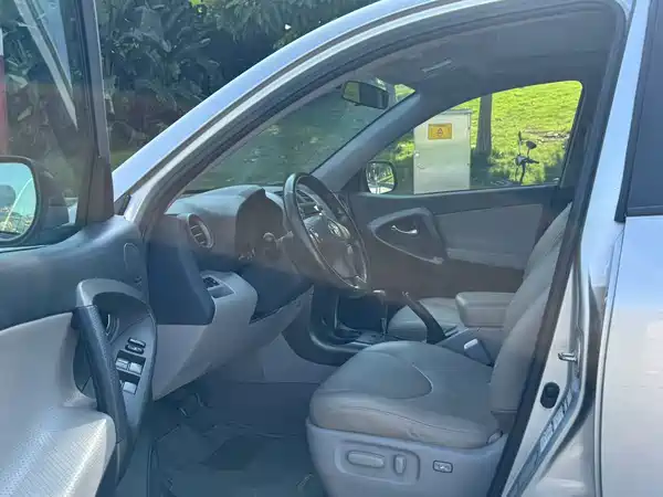 Toyota RAV4 2010