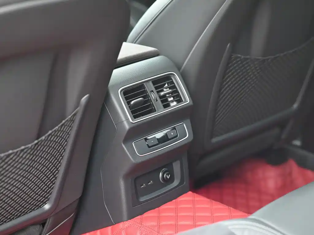 Audi Q5L Sportback 2021 — фото 15