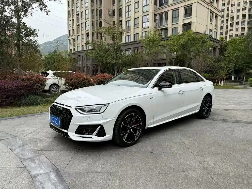 Audi A4L 2021 — фото 1