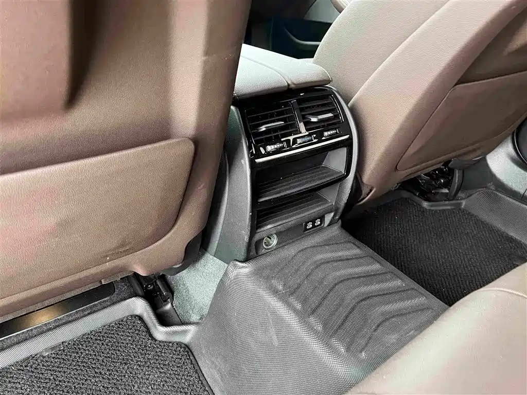 BMW 5 Series 2022 — фото 10